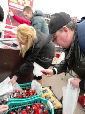 pregatiri pentru noul sezon - 2013 - bomboane pentru mustaciosi  - expo-2.jpg